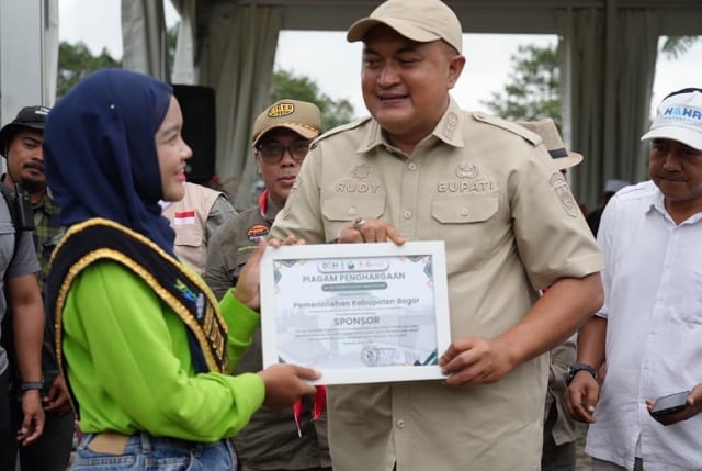 Jaga Alam Lingkungan Hidup Dengan Menanam Pohon Alam