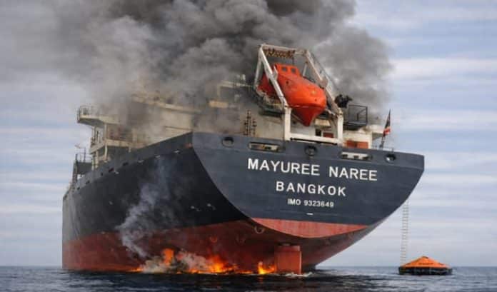 Kapal Tanker Thailand Hancur Saat Melintas di Selat Hormuz Thailand