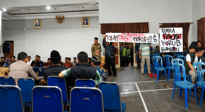 Puluhan Ketua RT-RW Gelar Aksi Unjuk Rasa Minimnya Honor Mereka Aksi