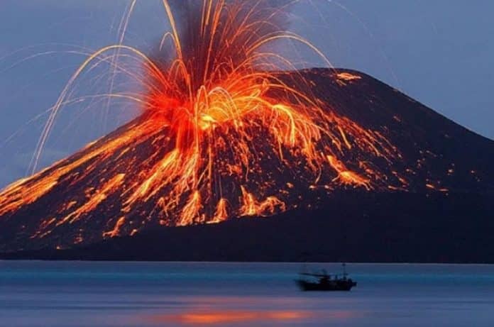 Gunung Anak Krakatau Meletus, PVMBG Himbau Waspada.. Anak